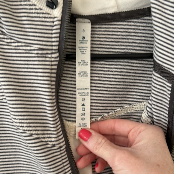 Lululemon zip-up, size 6. Full front zip closure and front pockets. - Picture 3 of 3